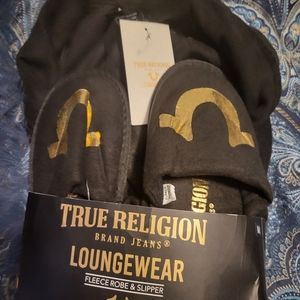 Mens True Religion Bath Robe W/Matching Slippers.